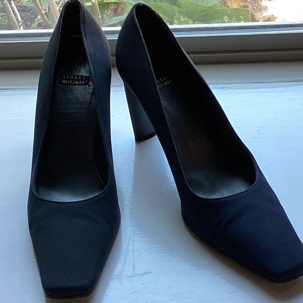 Stuart Weitzman Vintage Pumps Size 8. Navy